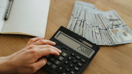 주식 ETF 배당 재투자할까 현금으로 받을까, 세금·복리 효과 관점에서 따져볼 기준